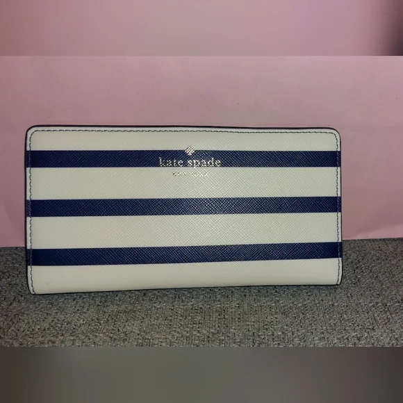 Kate Spade Staci Large Slim Bifold Wallet in Sailing Stripe ⛵️ White and Navy - Picture 1 of 4